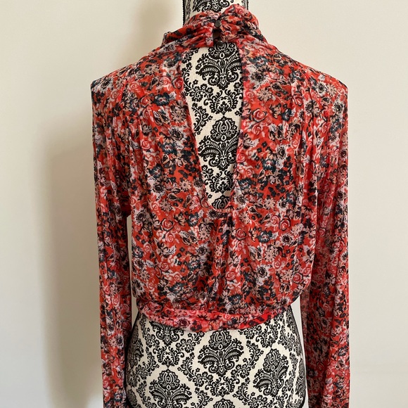 Urban Outfitters Orange Mesh Floral Top Size S - Picture 3 of 7